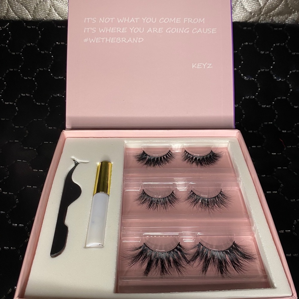 Assorted eyelash extension set!!
